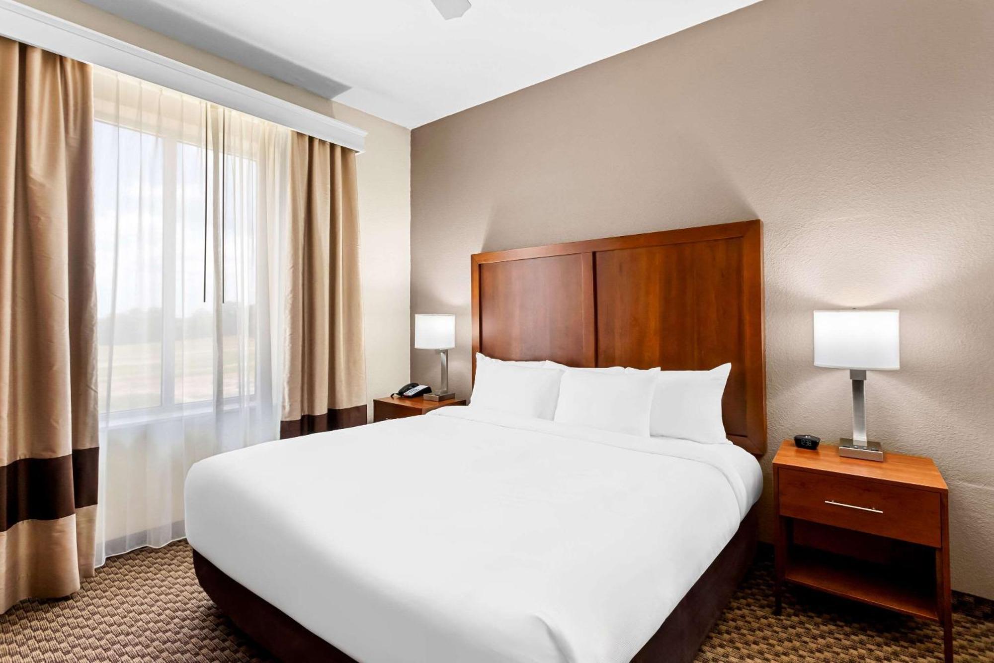 גרנדה Comfort Inn & Suites מראה חיצוני תמונה