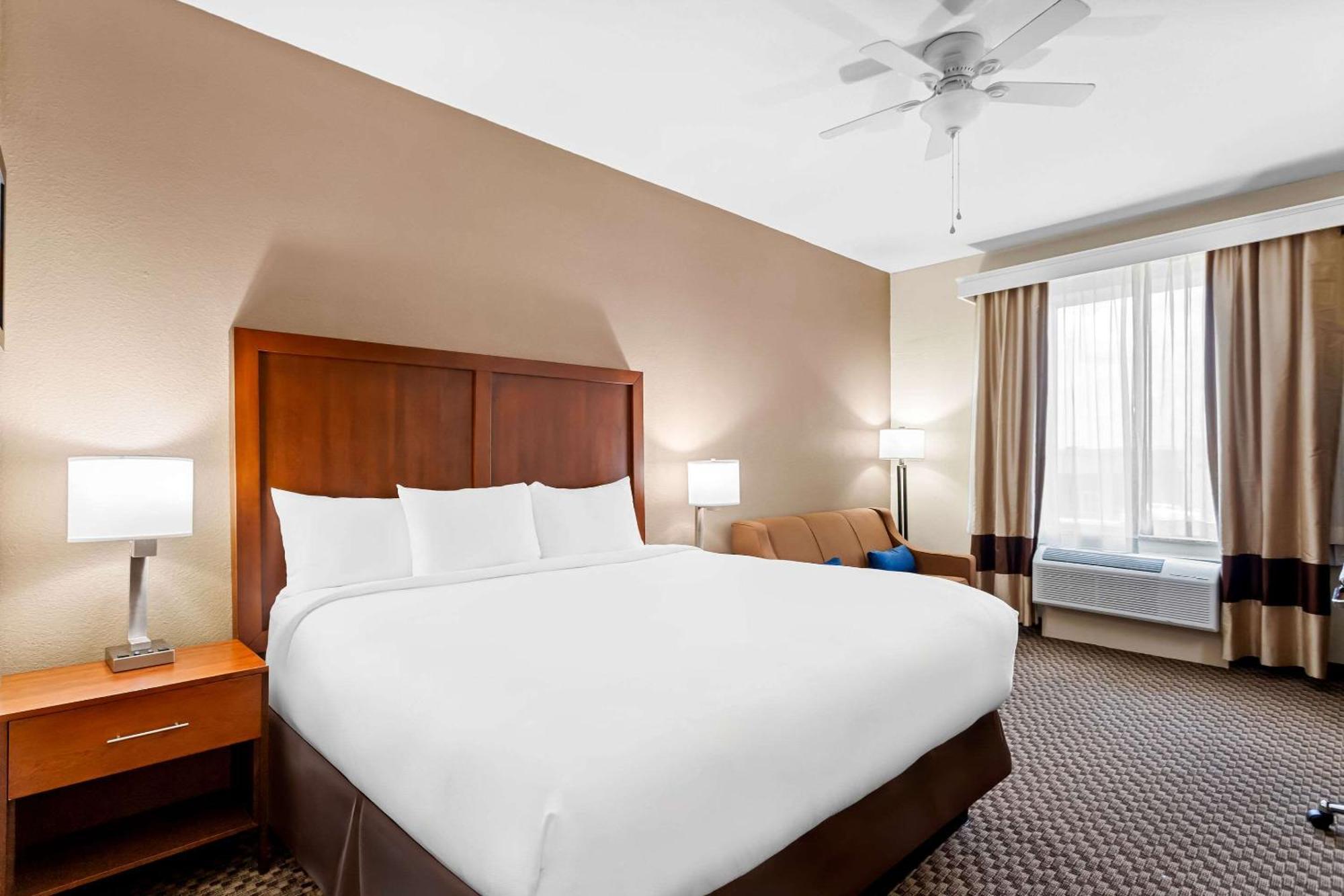 גרנדה Comfort Inn & Suites מראה חיצוני תמונה