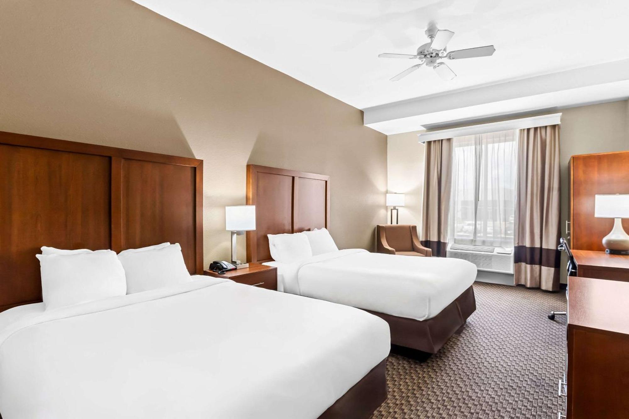 גרנדה Comfort Inn & Suites מראה חיצוני תמונה