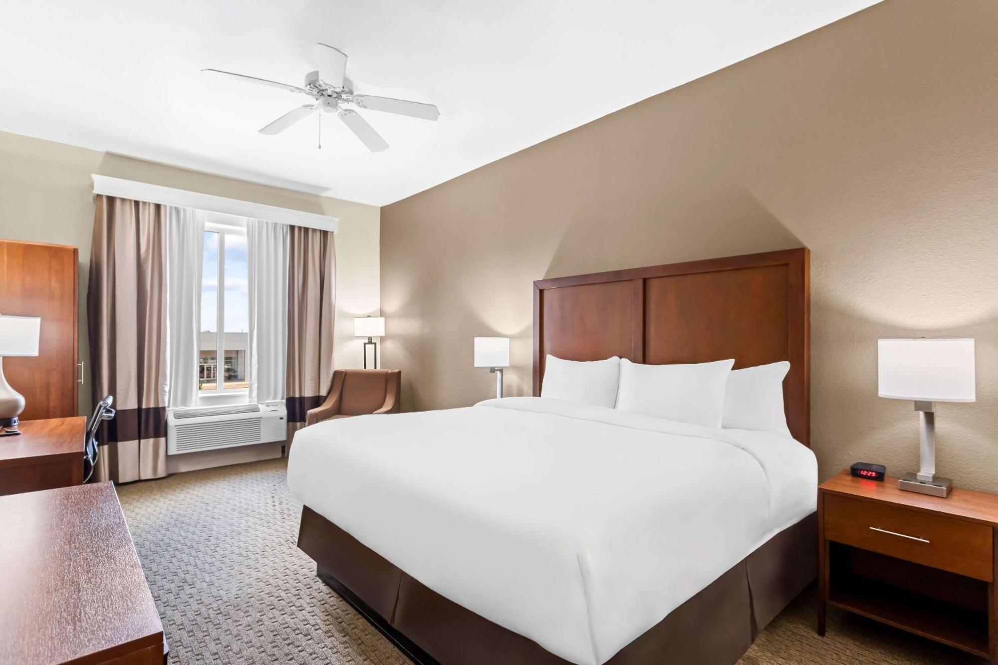 גרנדה Comfort Inn & Suites מראה חיצוני תמונה